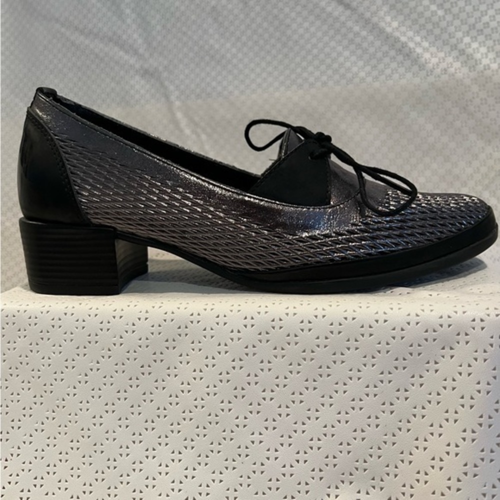 Jildor Silver Black Women’s Shoes & Loafers Size 5.5